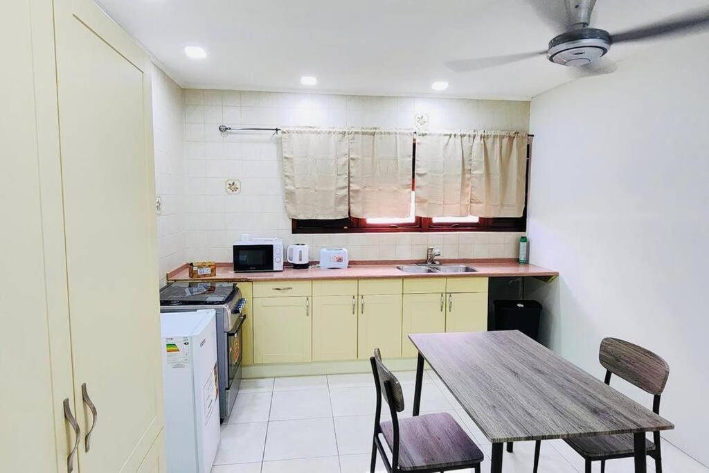 Vibrant Studio Near the Beach