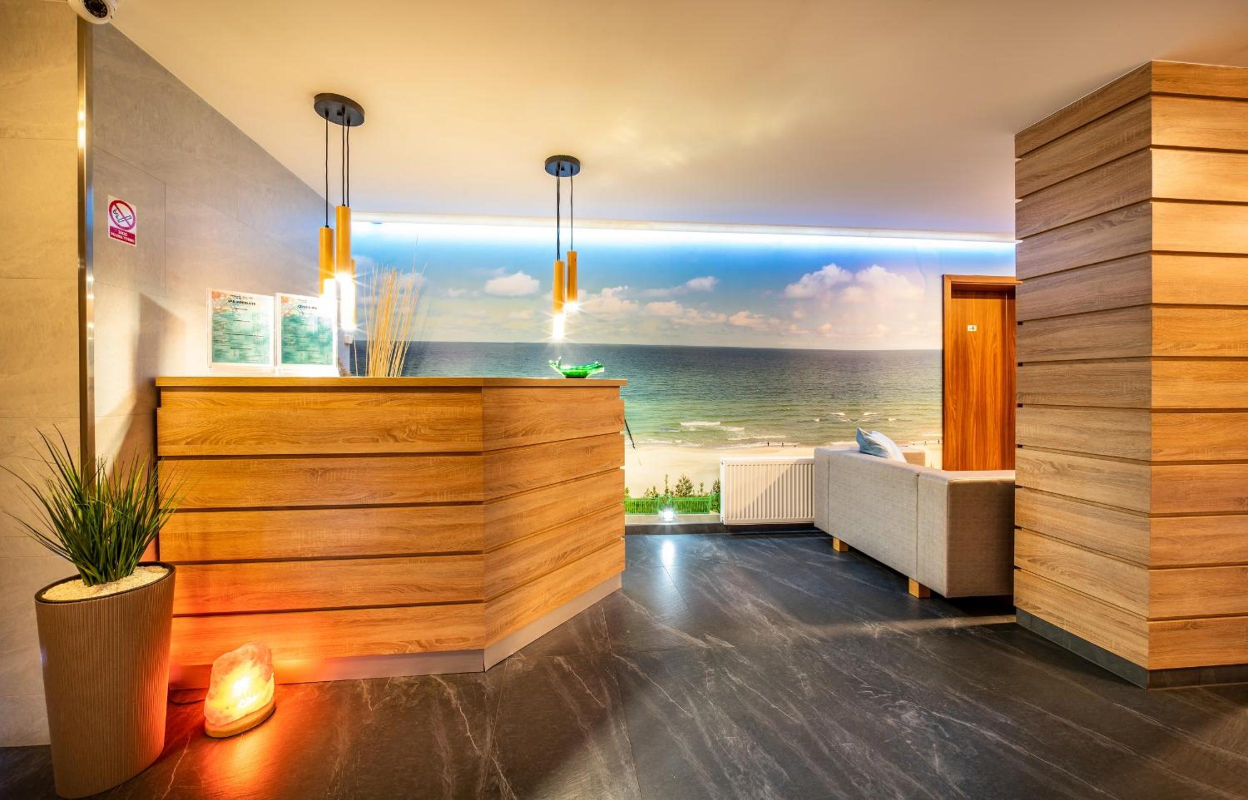 Lobby & Reception