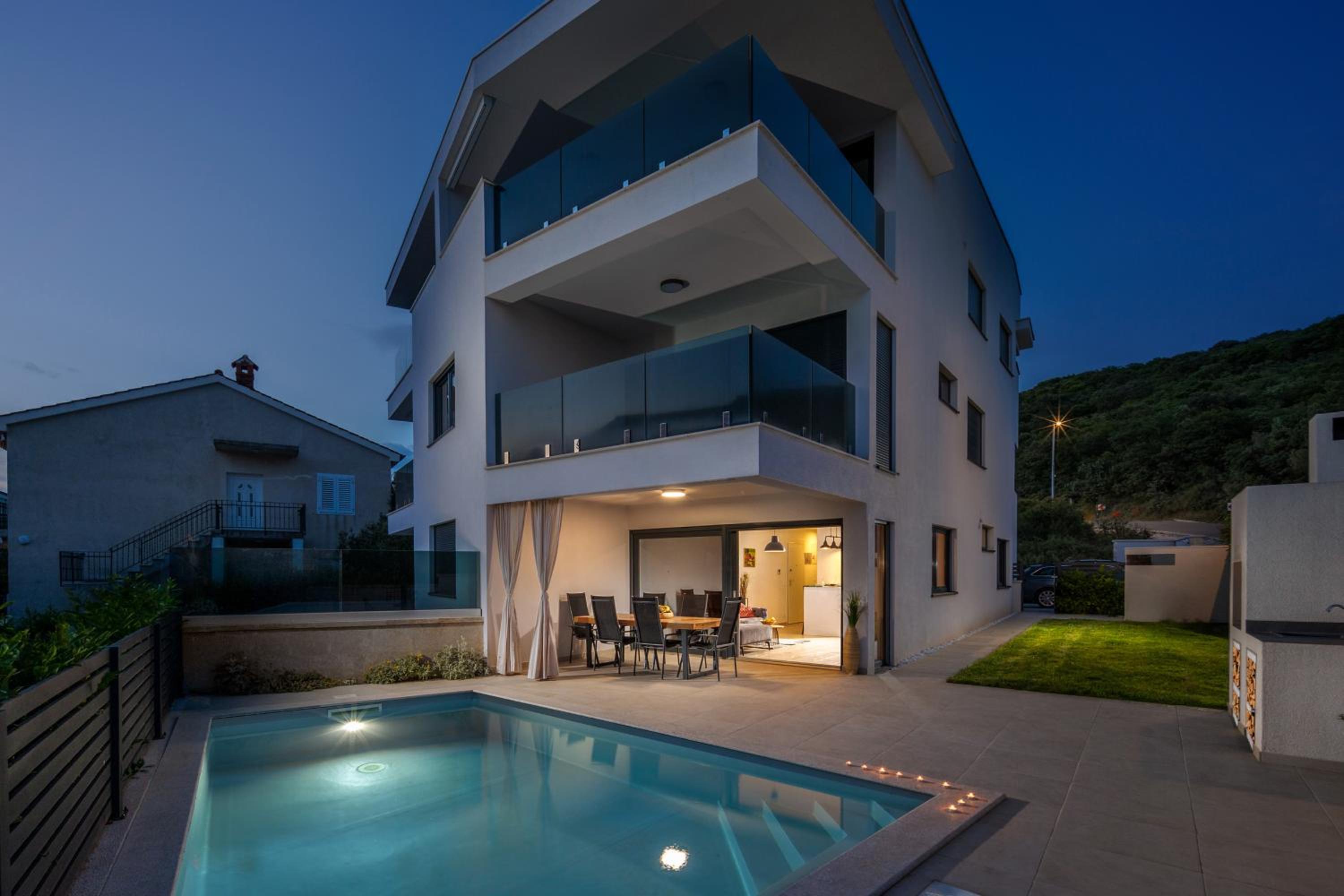 Luxury apartment Marco Polo with a private swimming pool with salt sea water view 2