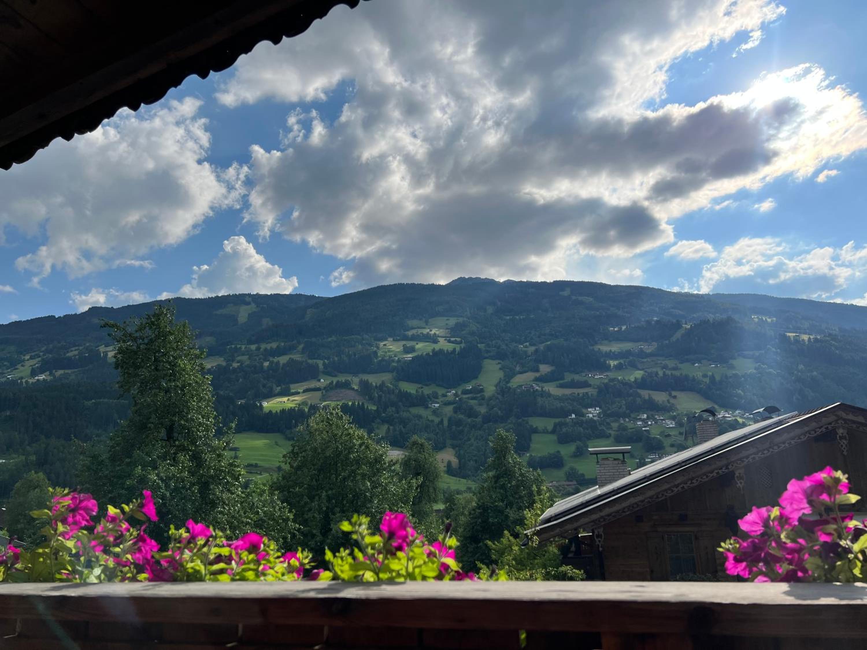 Ferienwohnung Gamsbock Panorama View Balkon, Gartensauna, Garten, Grillplatz