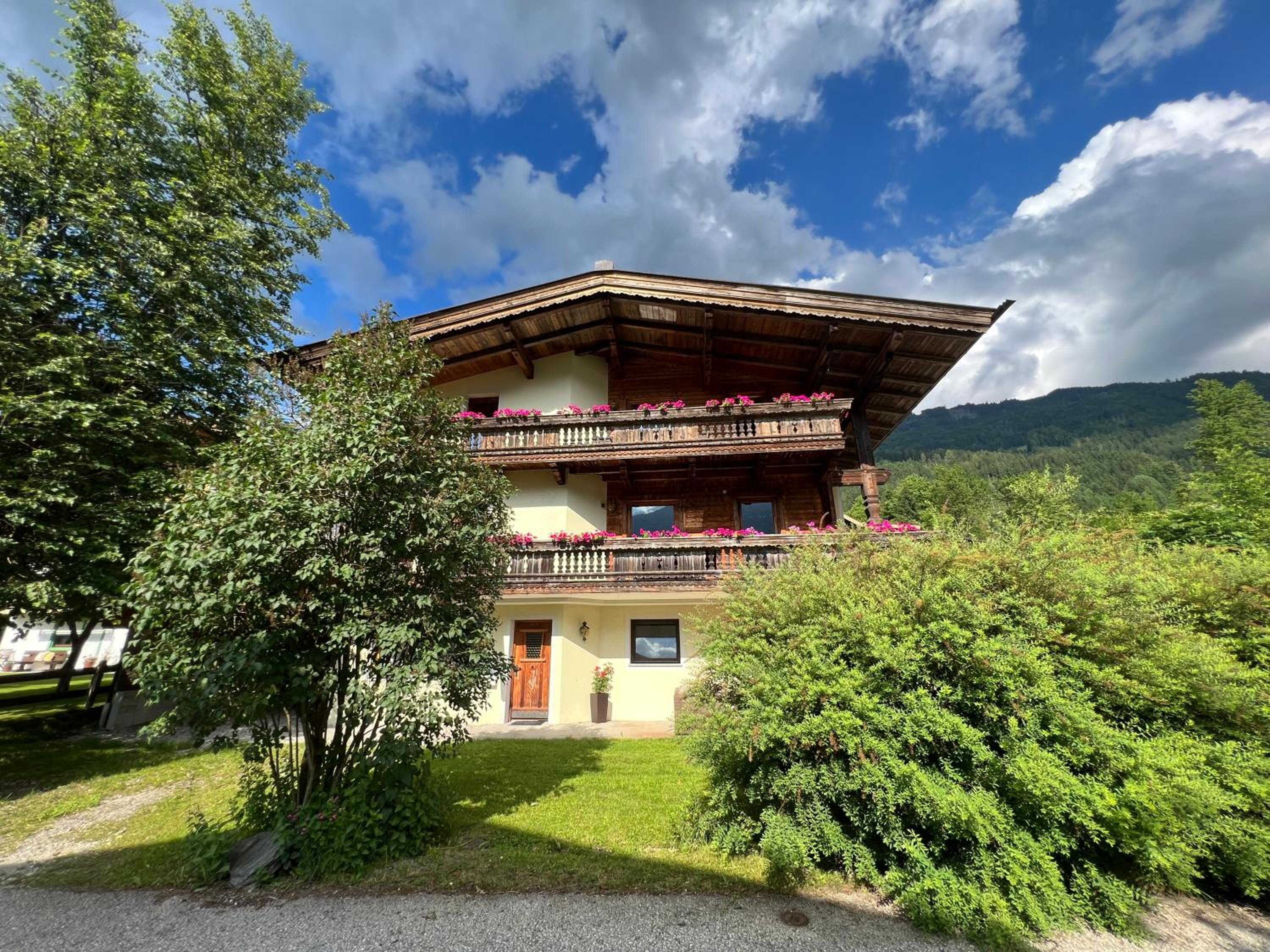 Ferienwohnung Gamsbock Panorama View Balkon, Gartensauna, Garten, Grillplatz