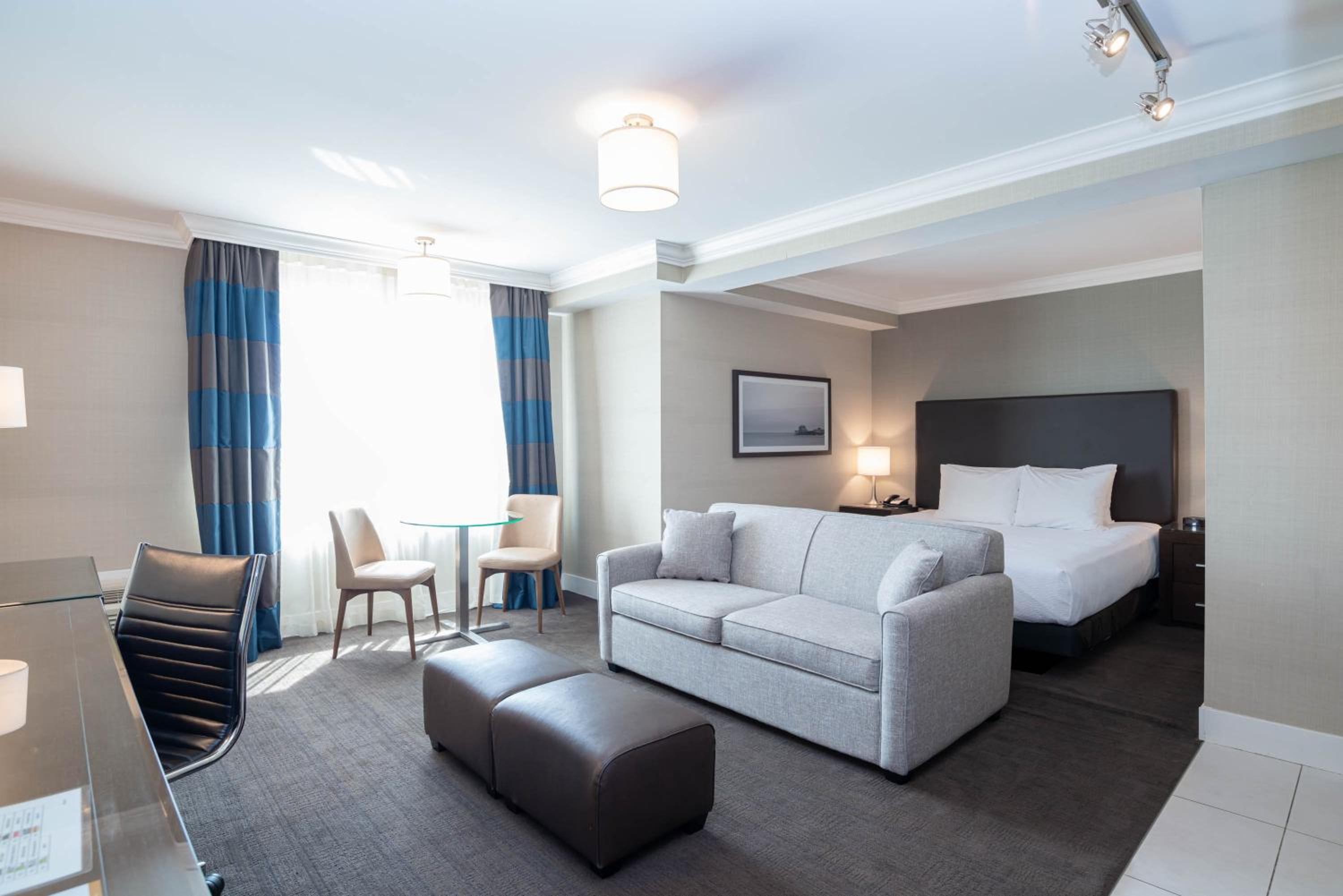 Sandman Hotel Oakville - Property Image 24