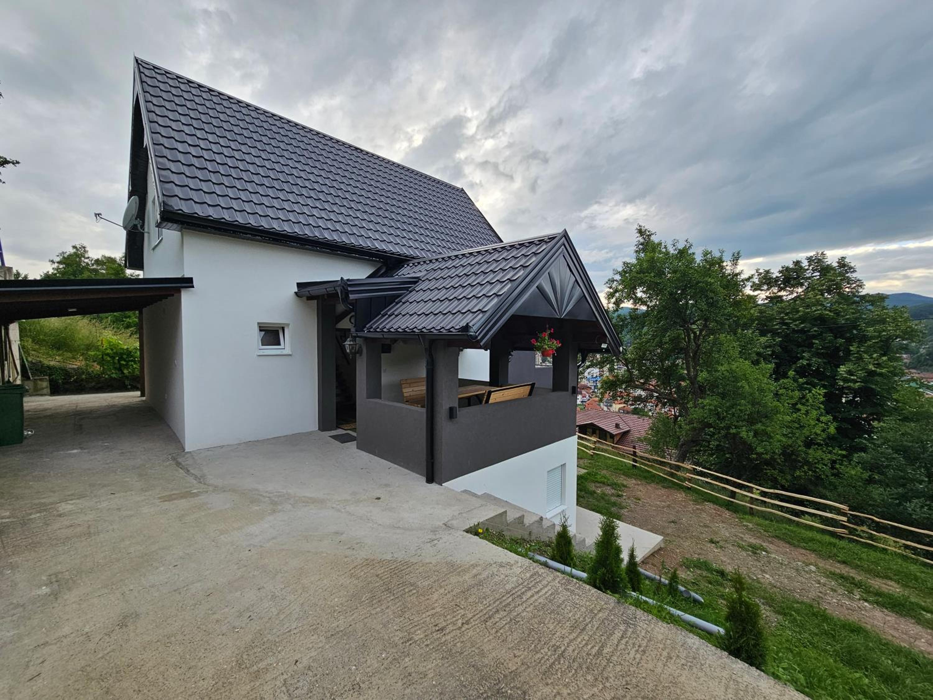 Photo 8