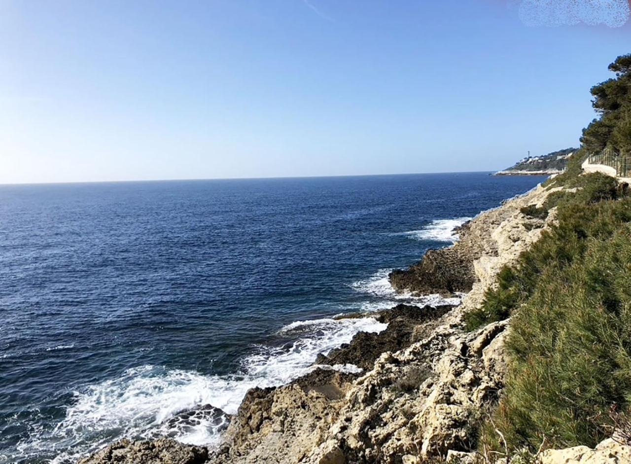 Ezevacances Studio Capuccino vue mer 5 mn plage 7 mn gare Wifi