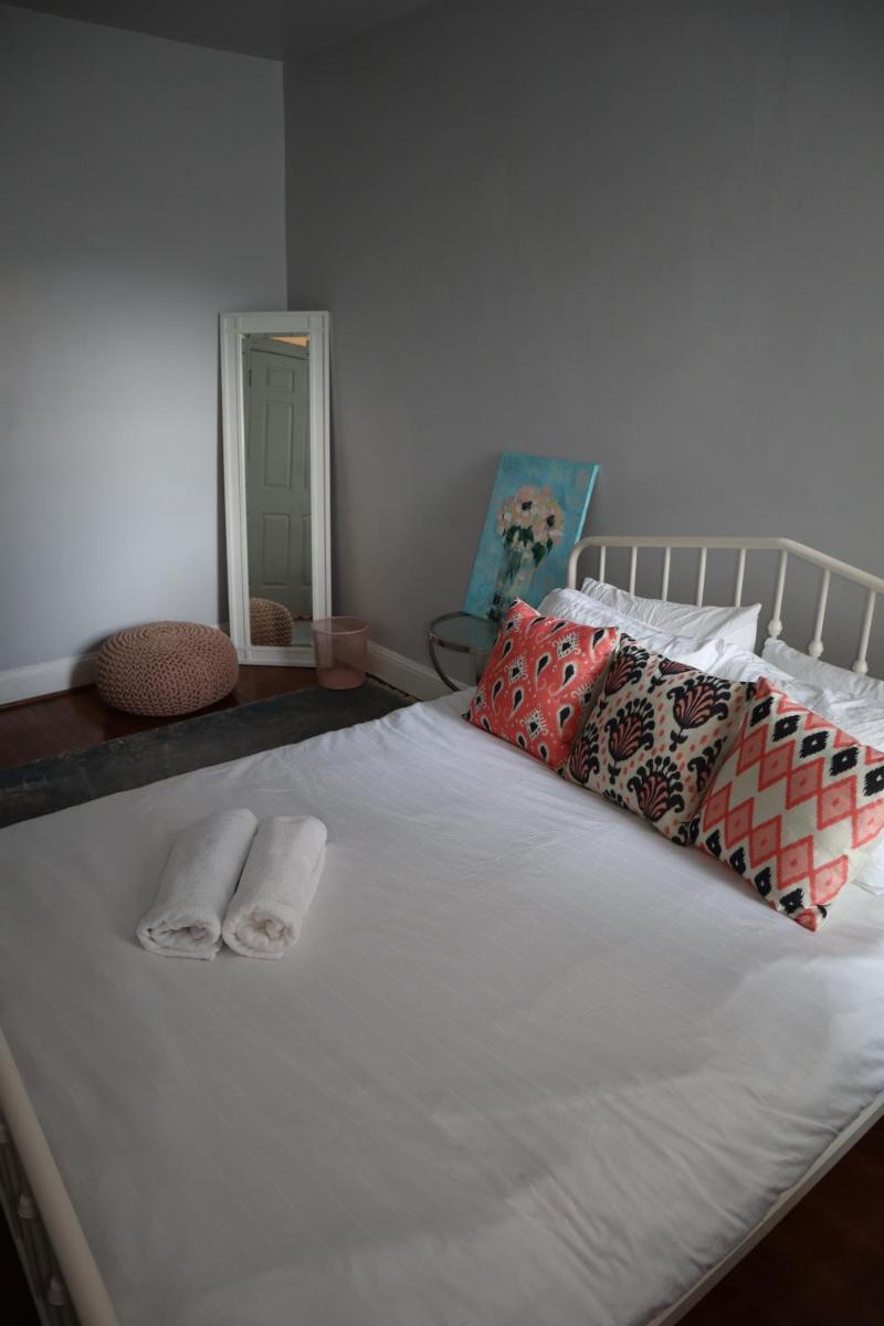 4 Bedroom Downtown DC with Private Parking Walk Metro Nightlife photo 2
