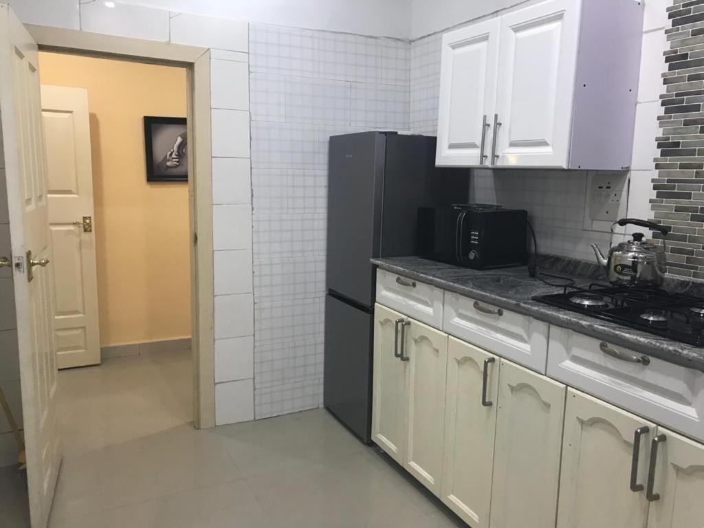 Luxury 2 bed apartment. view 3