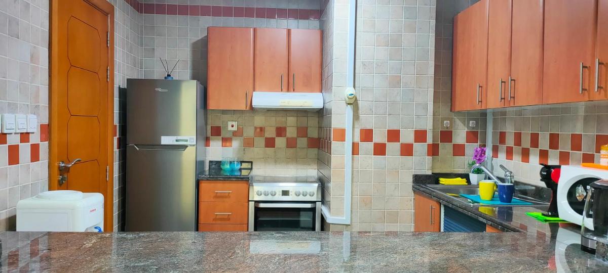2 BR apartment with a beautiful view of the Marina minimum 5 night