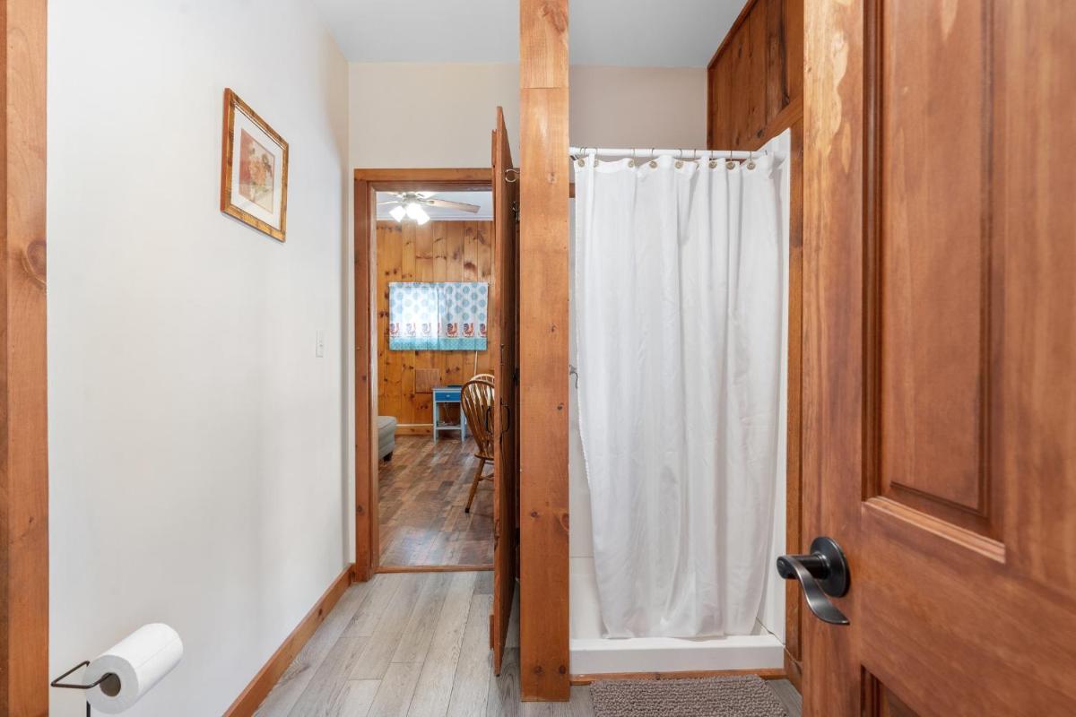 Hide-A-Way Waterfront Cottages