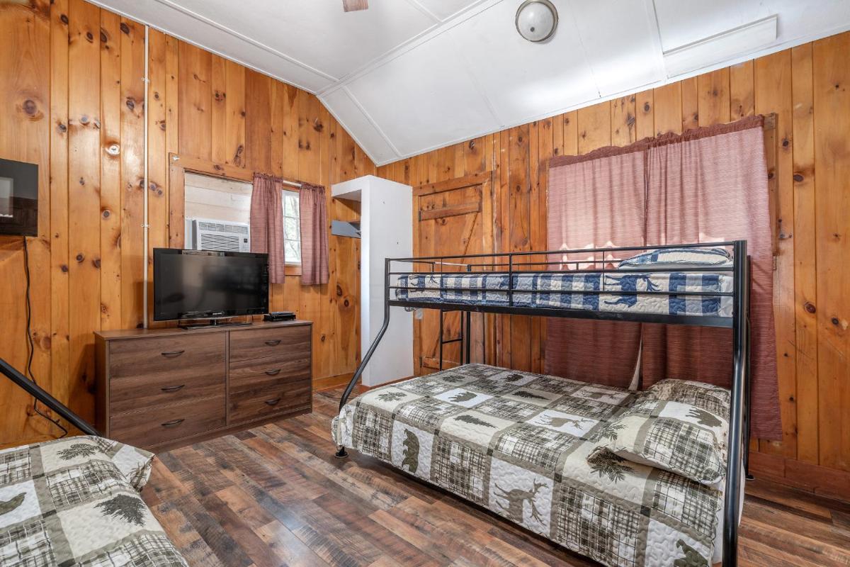 Hide-A-Way Waterfront Cottages