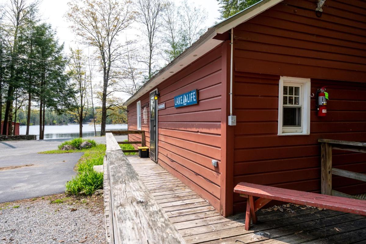 Hide-A-Way Waterfront Cottages