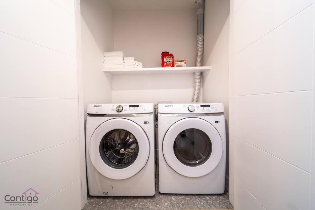 Luxe New York Style Bsmt Suite, Near DT & WEM, King Bed, WiFi