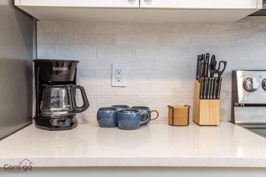 Luxe New York Style Bsmt Suite, Near DT & WEM, King Bed, WiFi