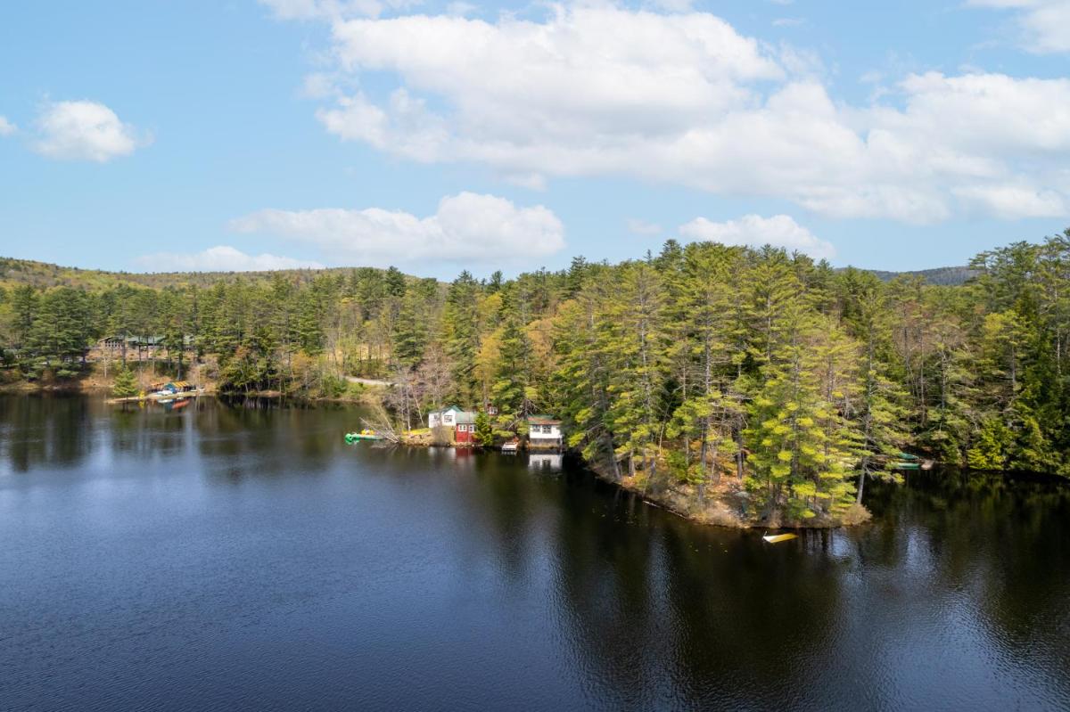 Hide-A-Way Waterfront Cottages