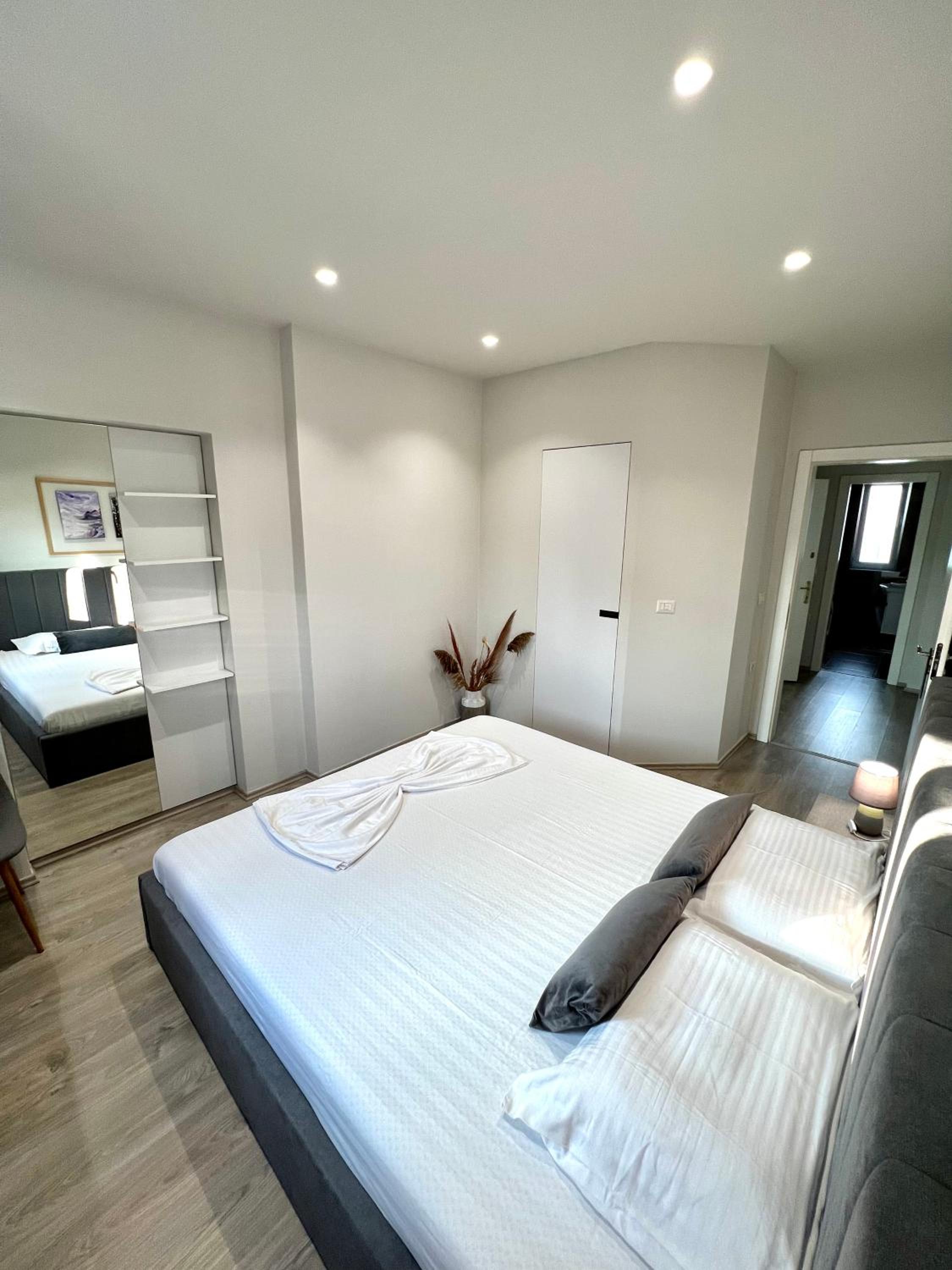 Destiny - Cozy Apartment At Myslym Shyri