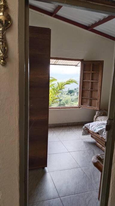 Casa de muñecas, Finca el paraíso