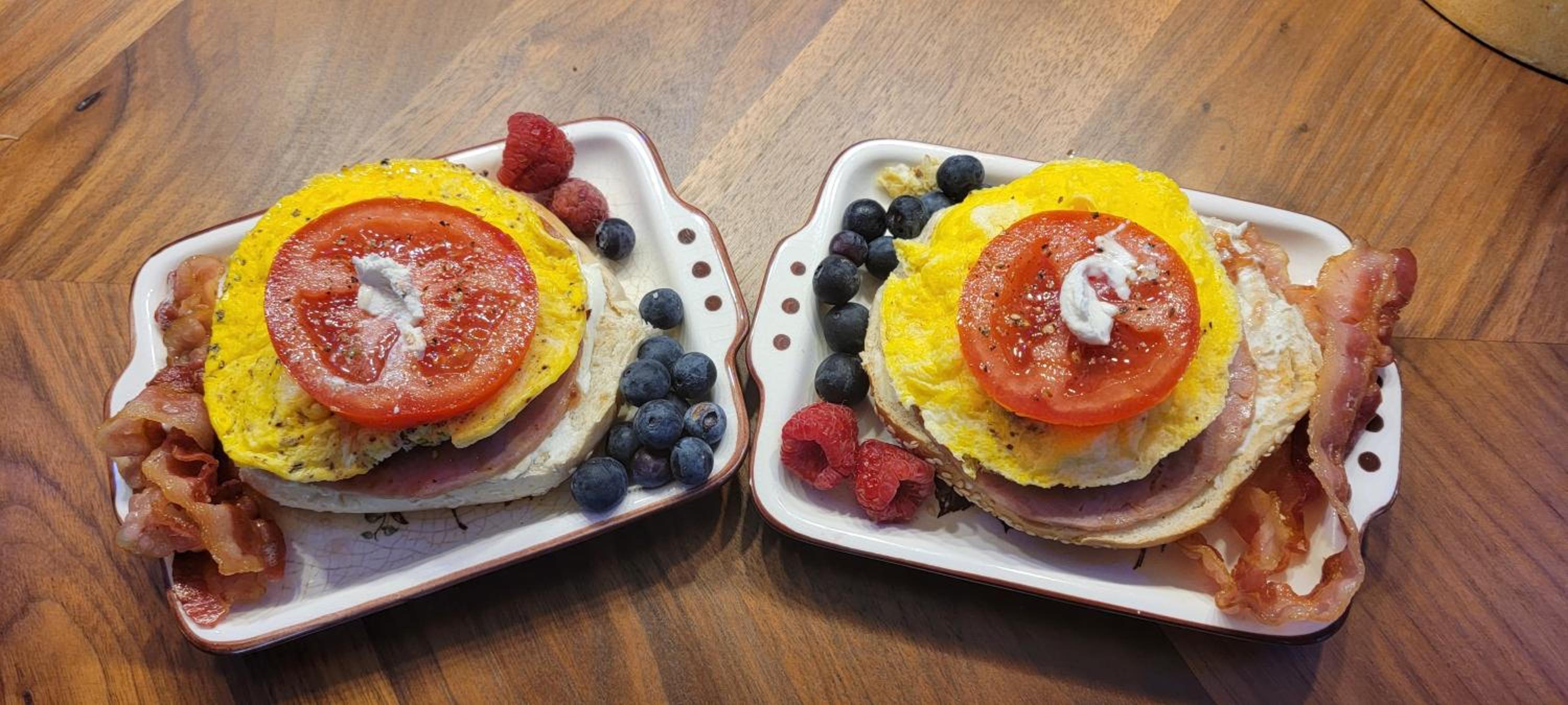 Kokomo INN Bed and Breakfast Ottawa-Gatineau's Only Tropical Riverfront B&B on the National Capital Cycling Pathway Route Verte #1 - for Adults Only - Cham