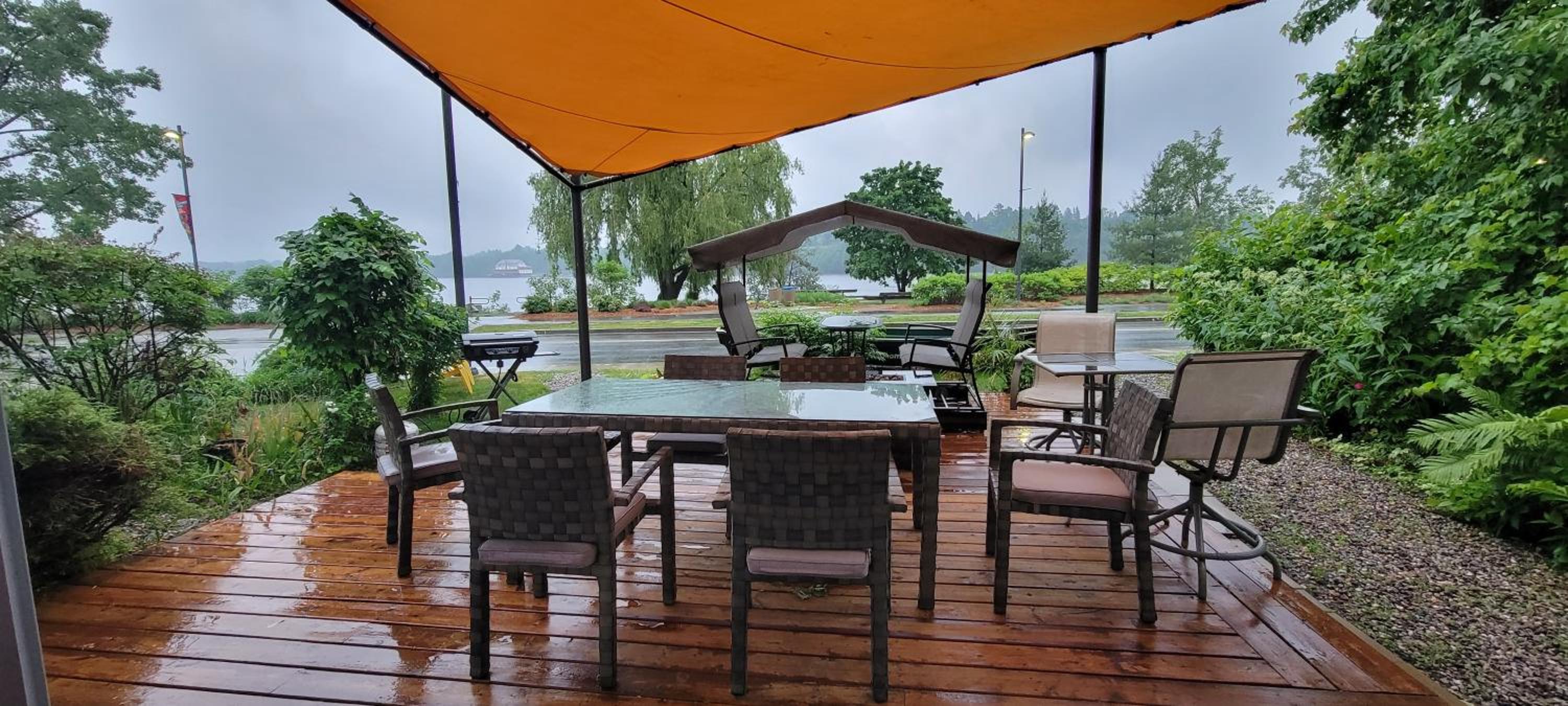 Kokomo INN Bed and Breakfast Ottawa-Gatineau's Only Tropical Riverfront B&B on the National Capital Cycling Pathway Route Verte #1 - for Adults Only - Cham