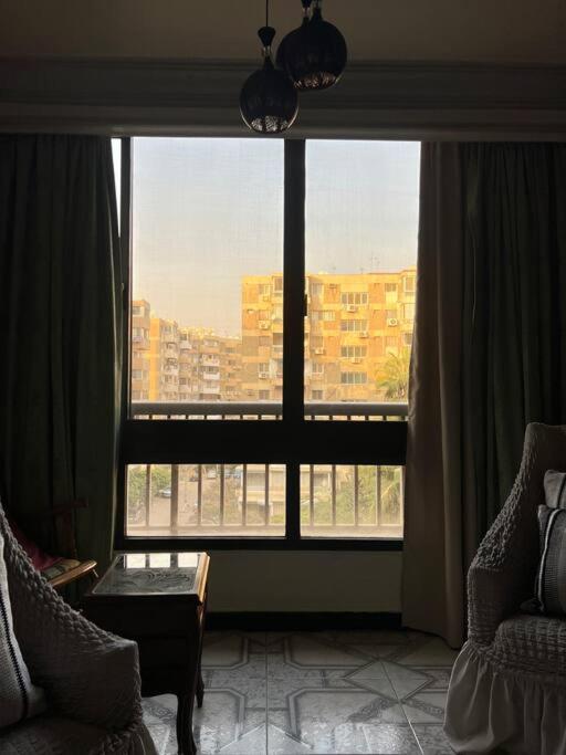 2 Bedrooms Spacious flat 7 mins to Airport