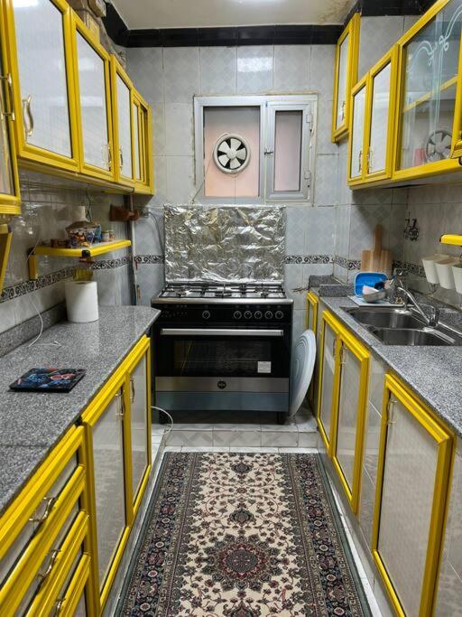 2 Bedrooms Spacious flat 7 mins to Airport