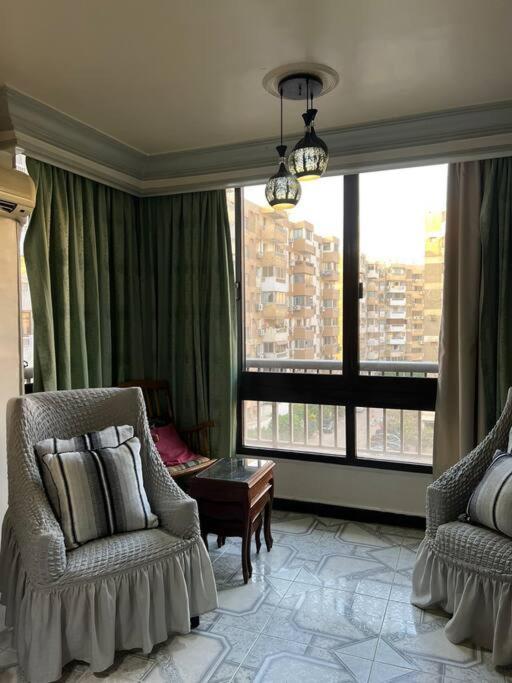 2 Bedrooms Spacious flat 7 mins to Airport