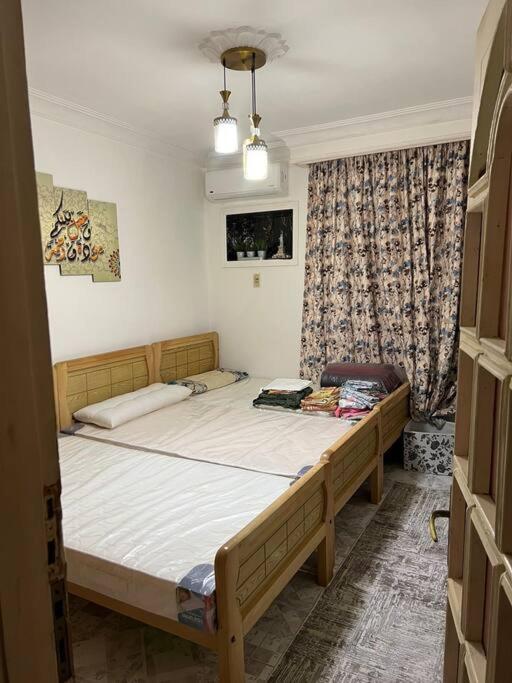 2 Bedrooms Spacious flat 7 mins to Airport