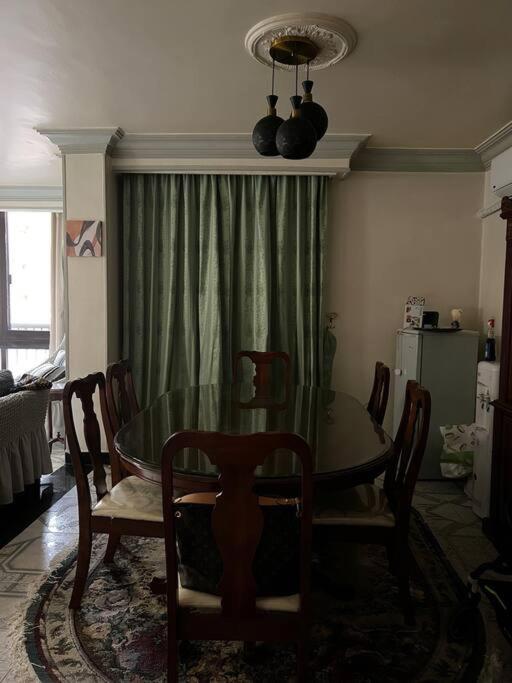 2 Bedrooms Spacious flat 7 mins to Airport