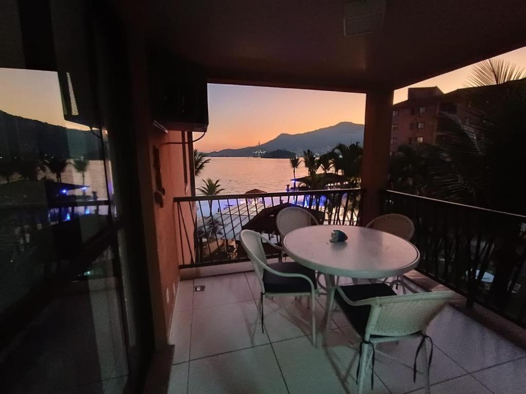 Angra dos Reis - Apartamentos com Vista para o mar OU para piscina Condomínio Porto Bali