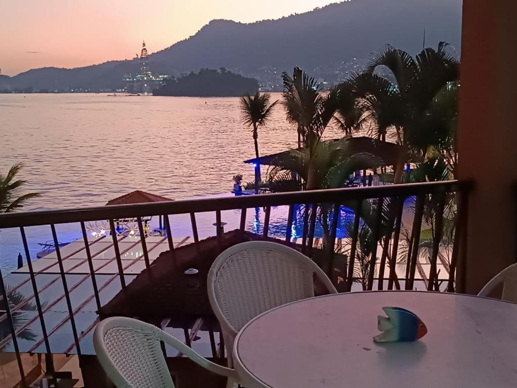 Angra dos Reis - Apartamentos com Vista para o mar OU para piscina Condomínio Porto Bali