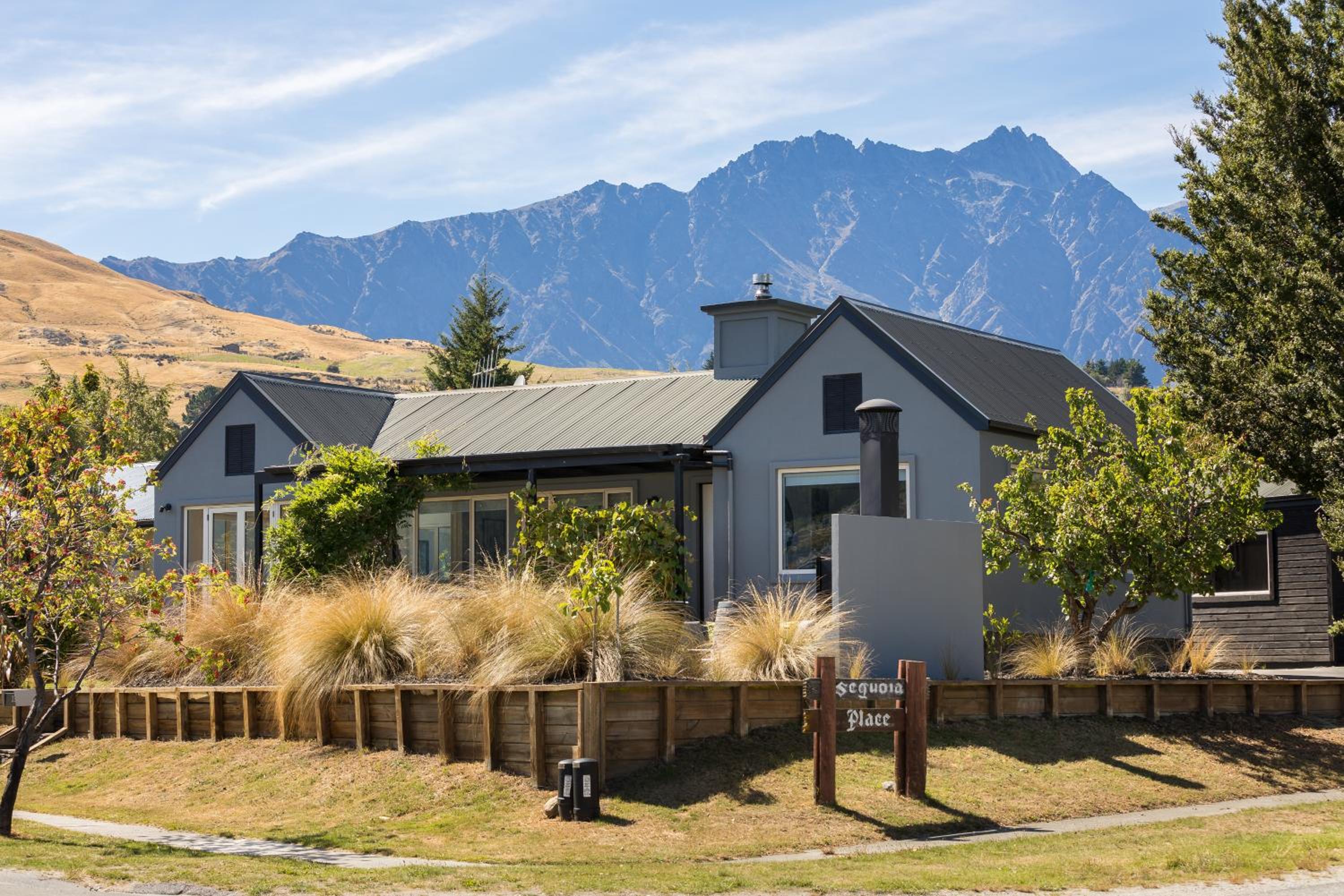 Kelvin Heights - Sunny 2 Bed Home view 3