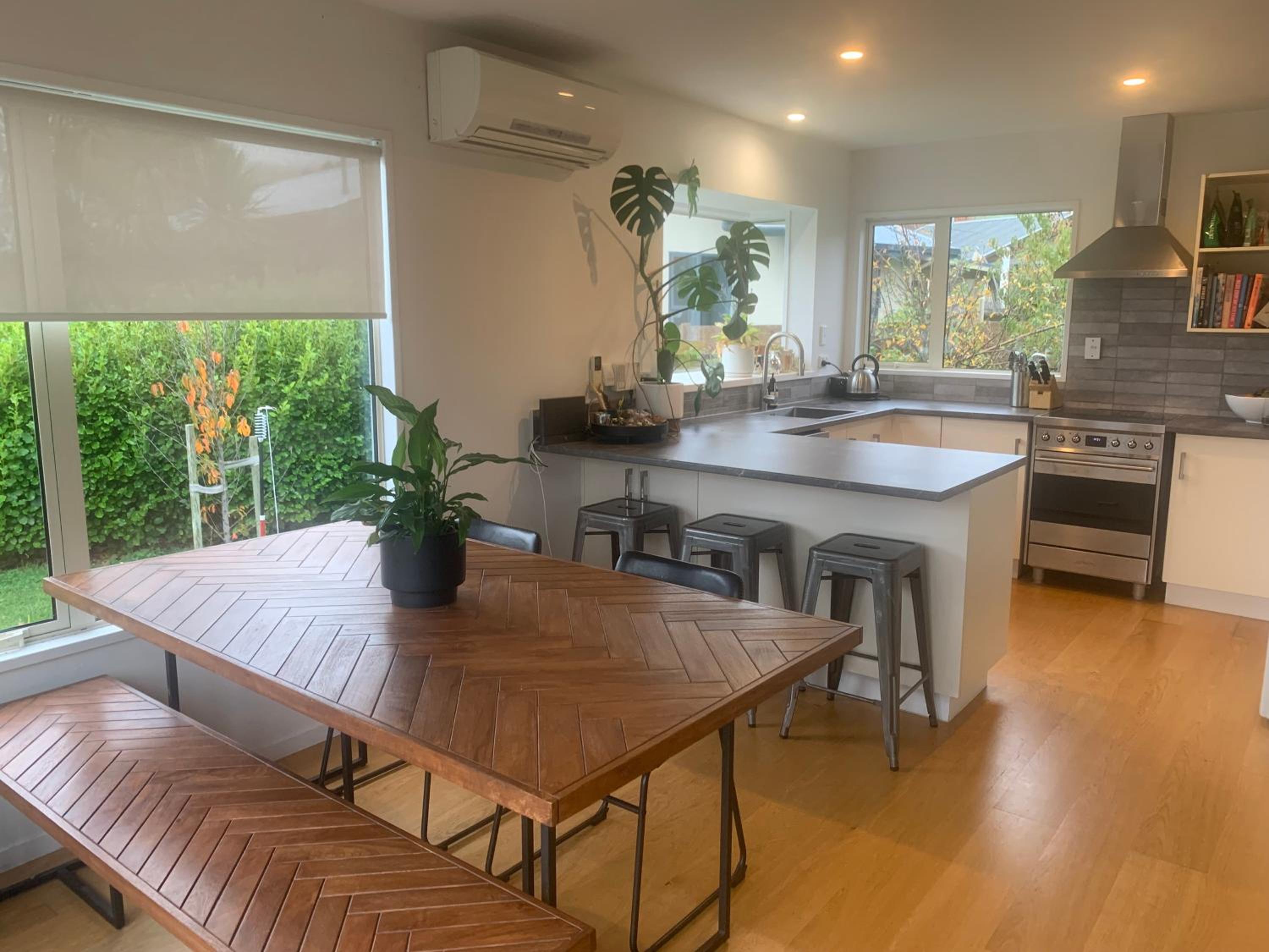 Kelvin Heights - Sunny 2 Bed Home view 4
