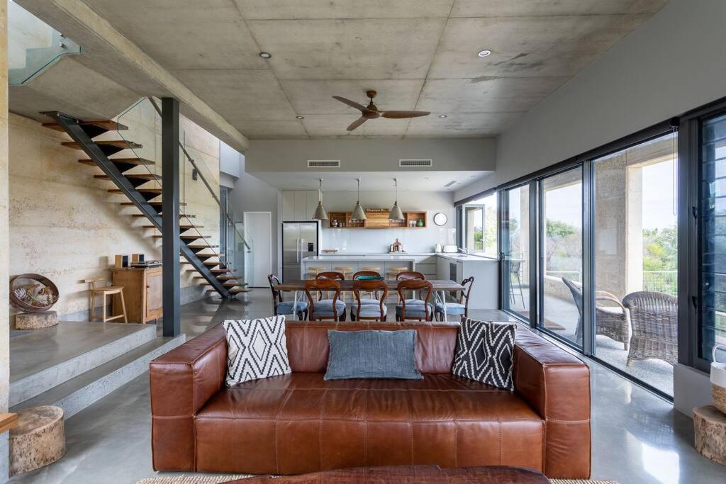 Oceanic I Private Properties