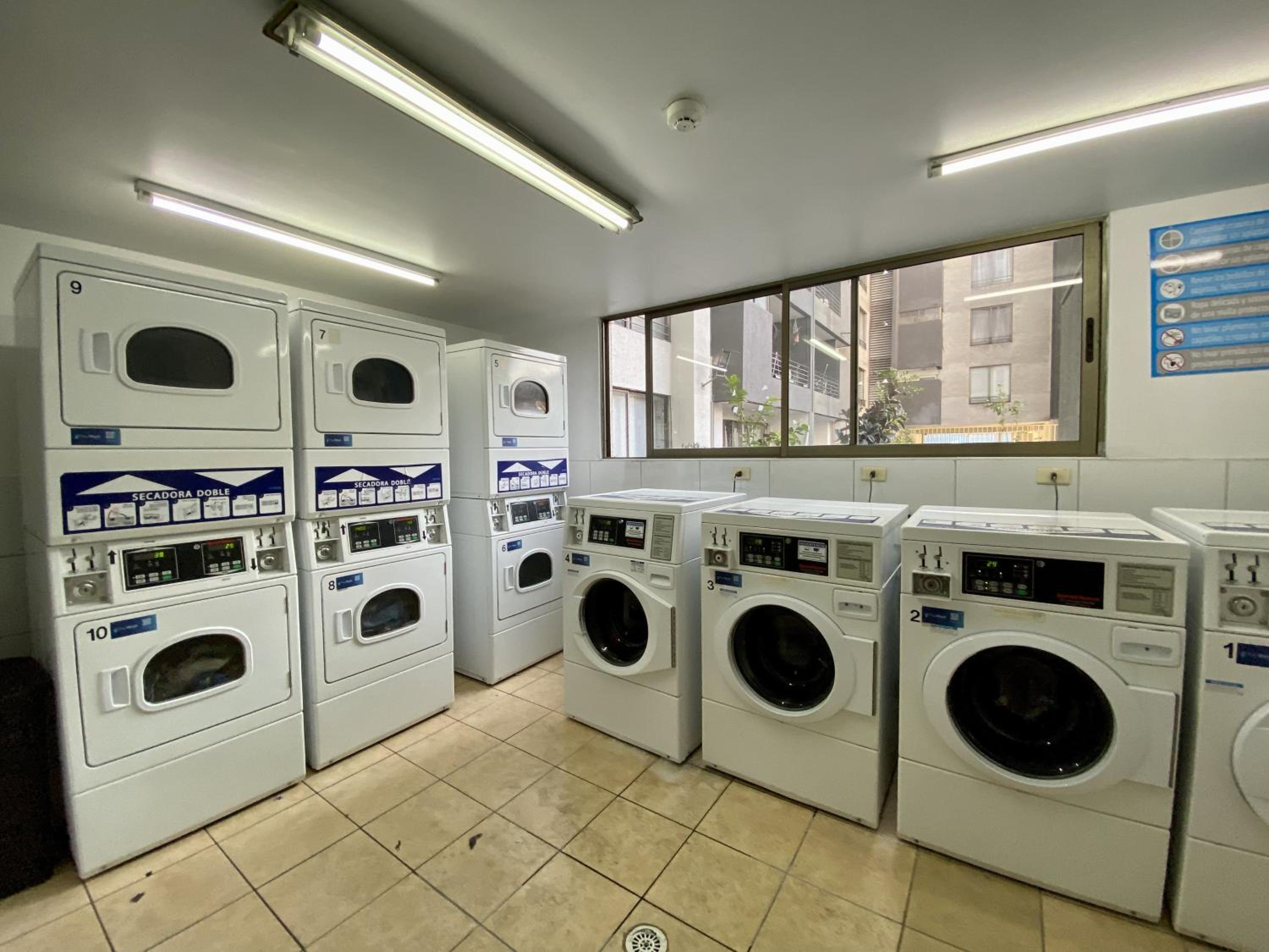 BUHO Urban Loft Panoramic AC Laundry Pool