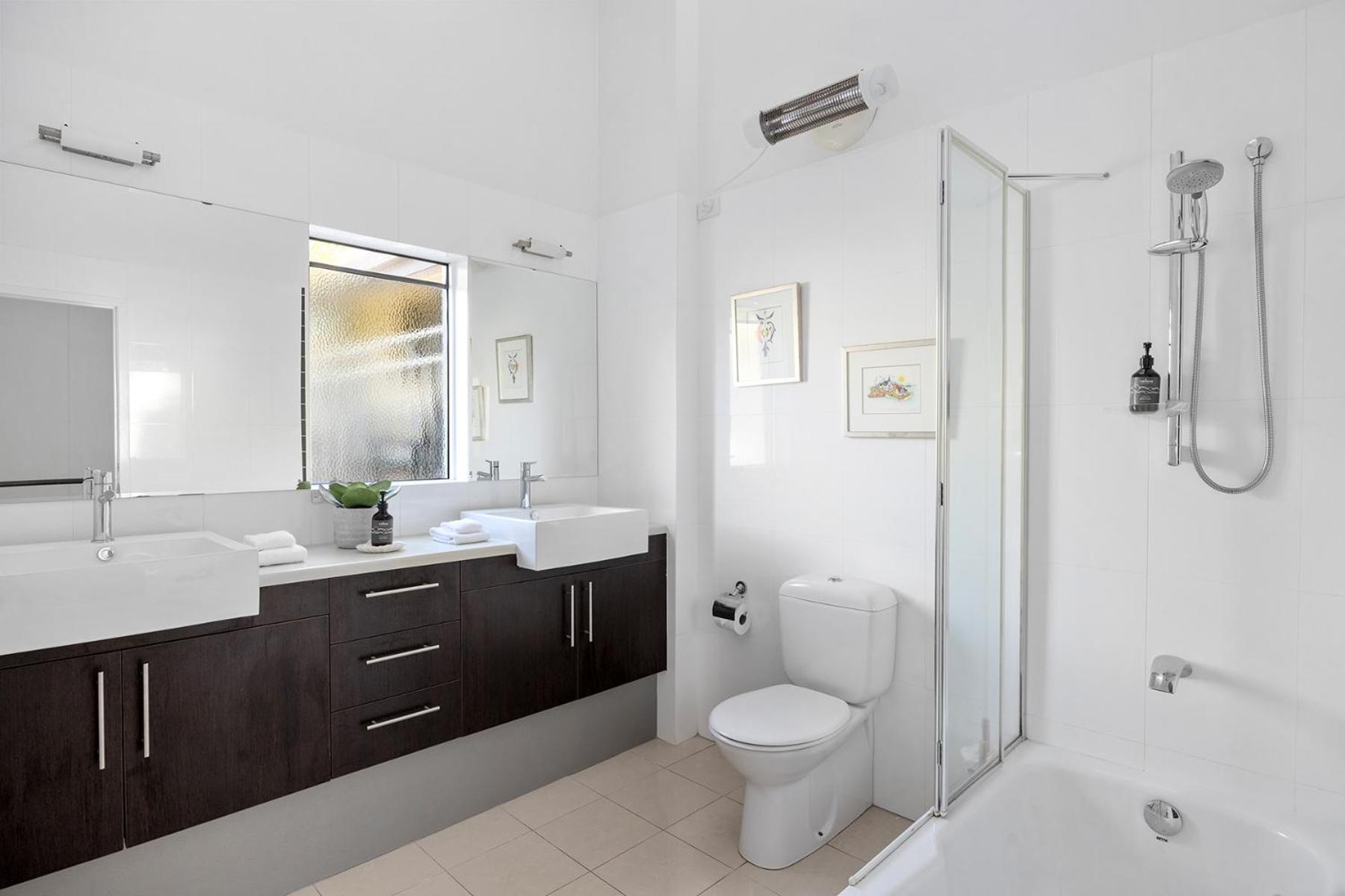 Eco Beachside Family Gem, Pool Access