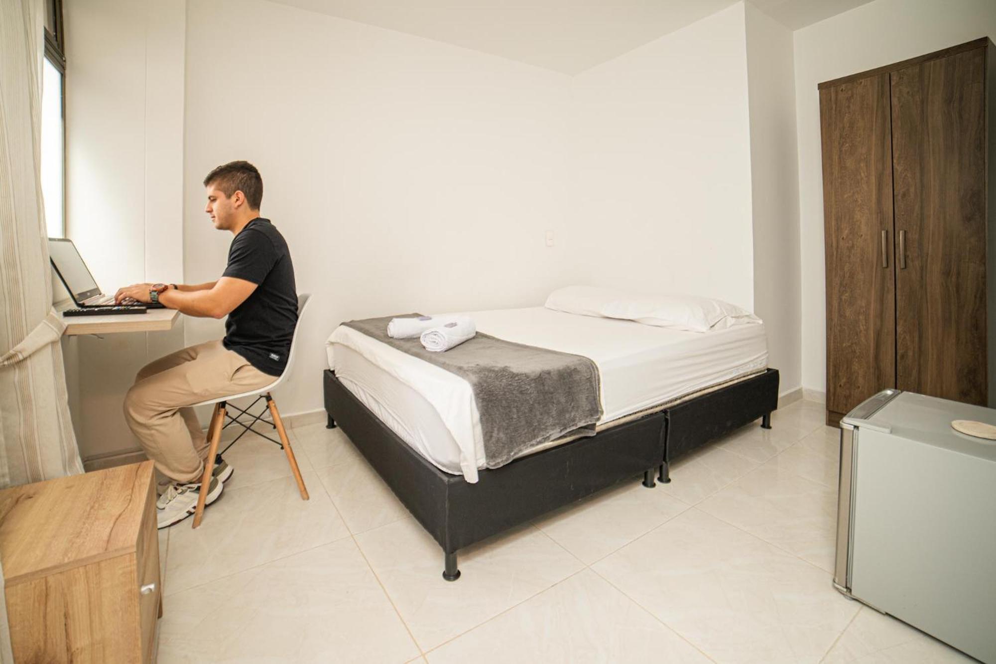 Descansa en Habitación Privada en Medellín C