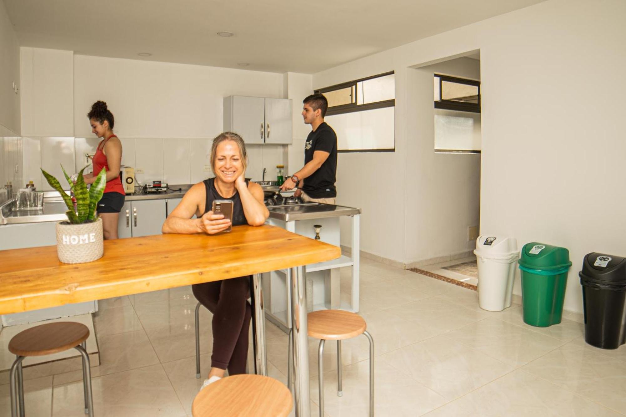 Descansa en Habitación Privada en Medellín C