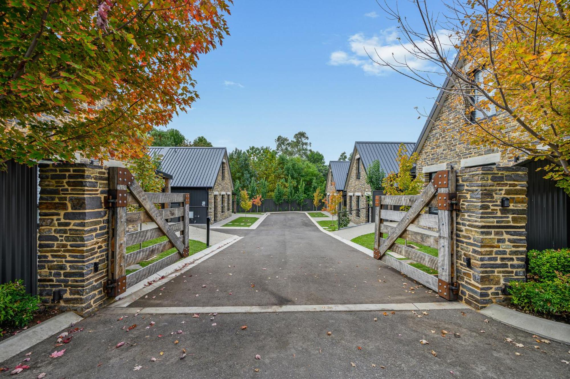 Vale 194 - Luxury Accommodation in McLaren Vale - 5 holiday homes with king size beds