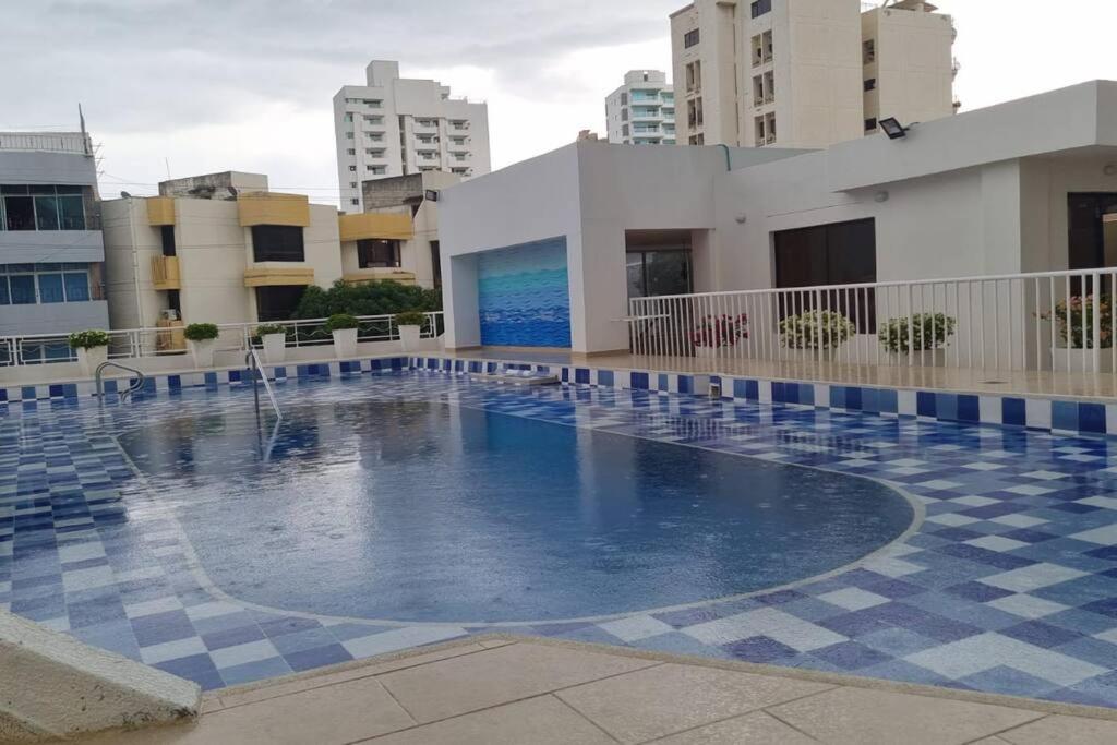 Apartamento con piscina cerca al mar Amoblado Rodadero Sur