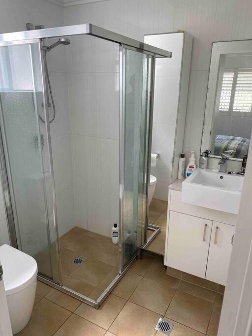 2 bedroom ground floor - Stylish Manly Coast apartment