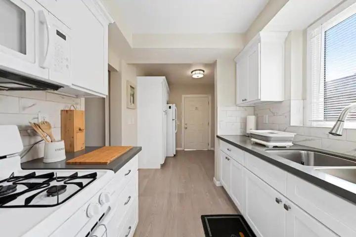 Spacious Centrally Located NEW 2 Bedroom Property! view 5