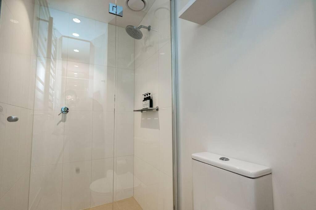 Luxe Haven - 42nd Floor Panoramic City Views