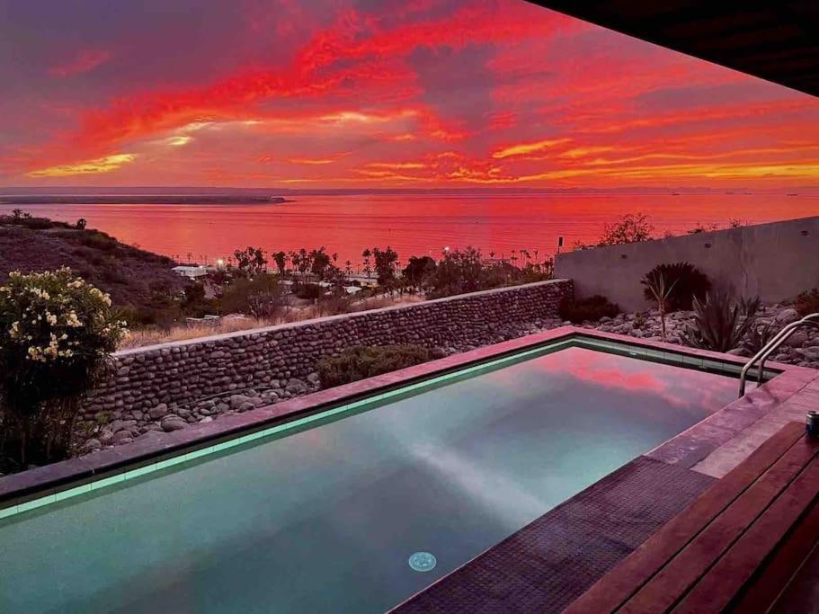Villa Wellmina - Stunning Sunsets & Relaxing Poolside Vibes!