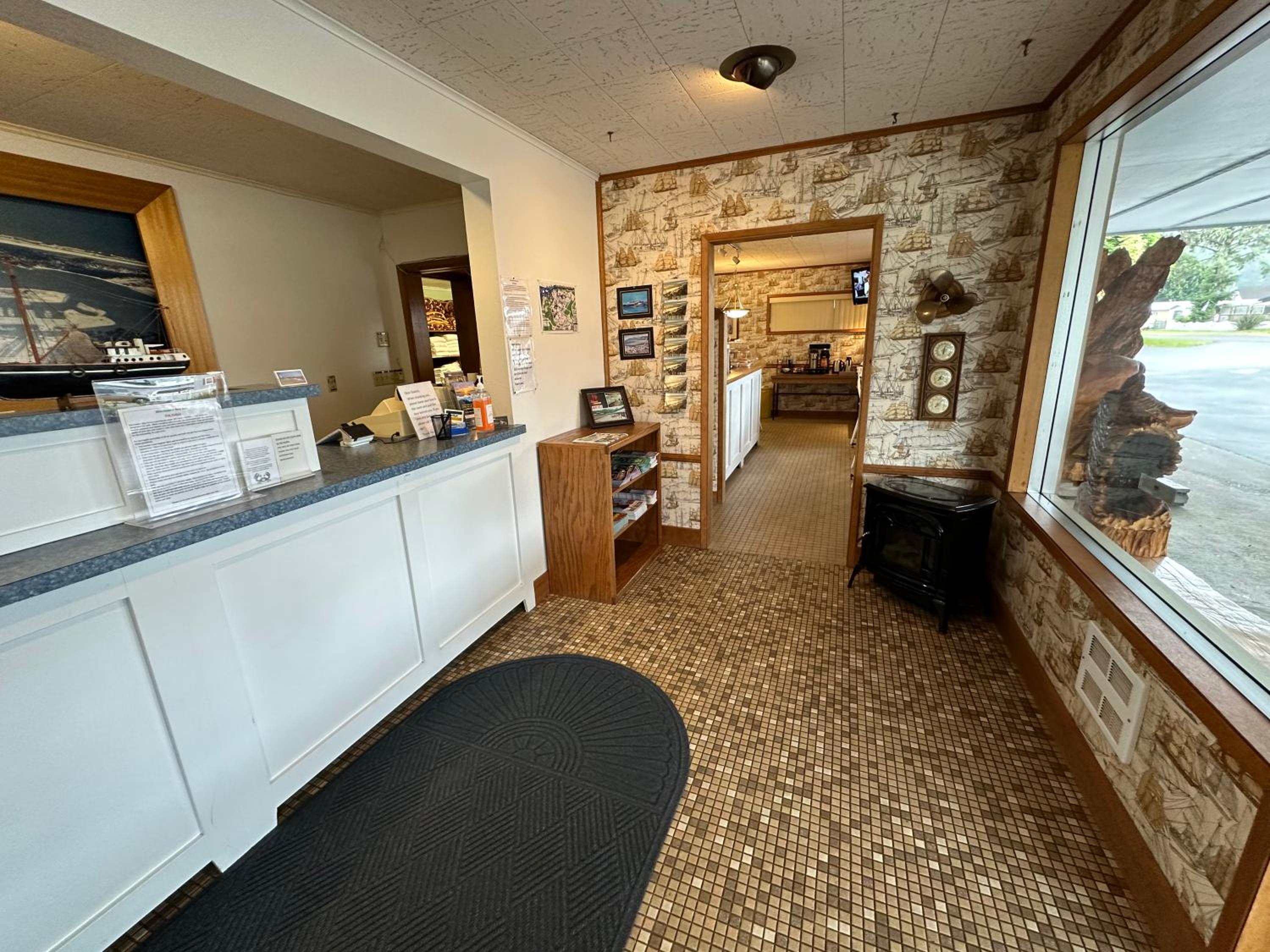 Winchester Bay Inn