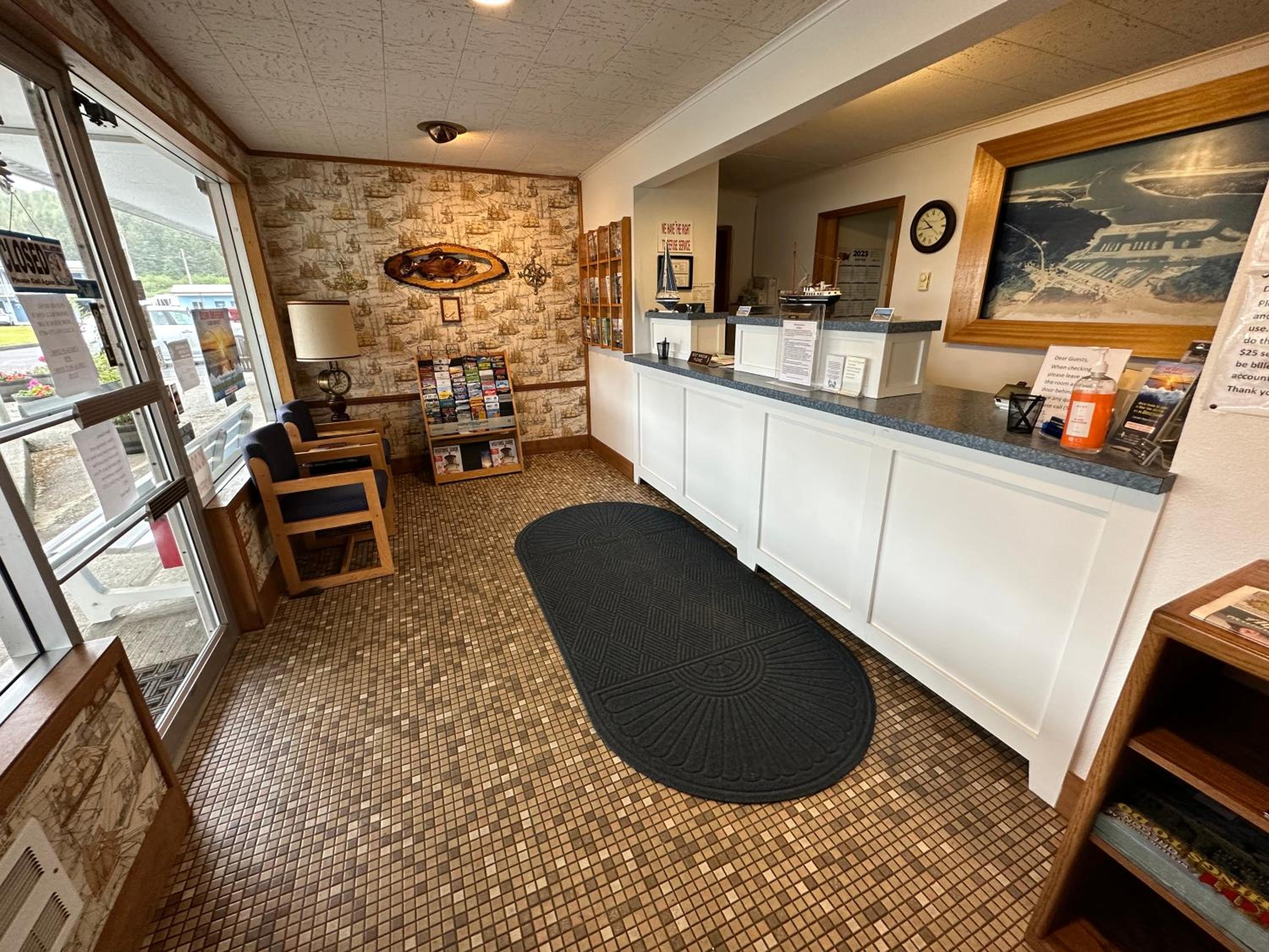 Winchester Bay Inn
