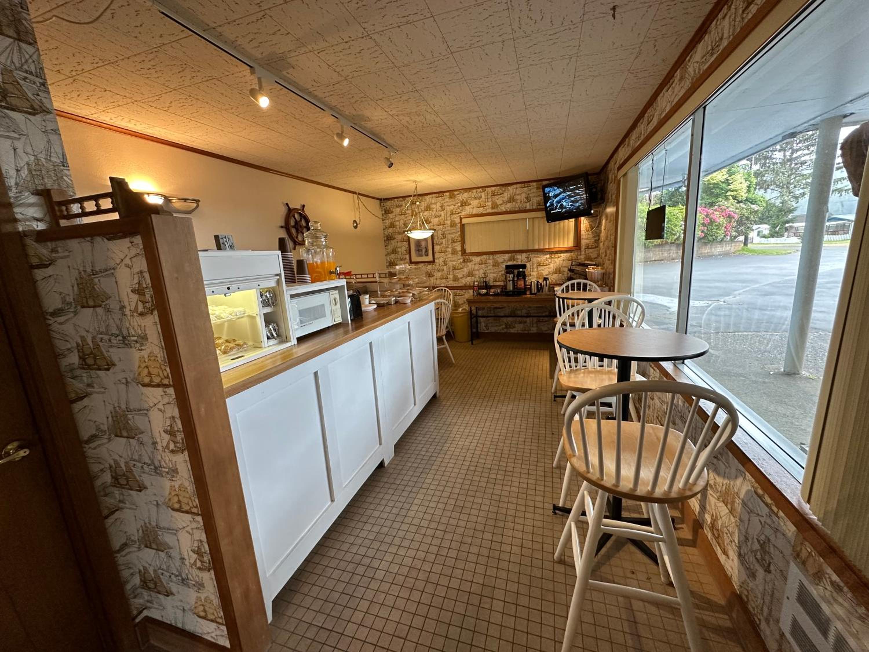 Winchester Bay Inn