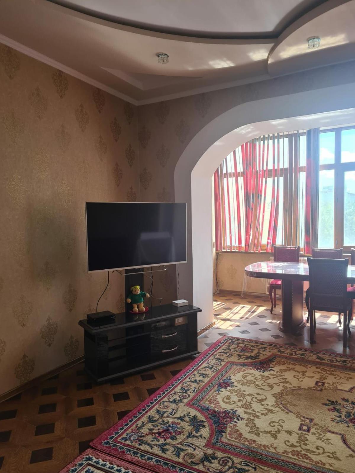 Apartment 3-room Beruni street view 4