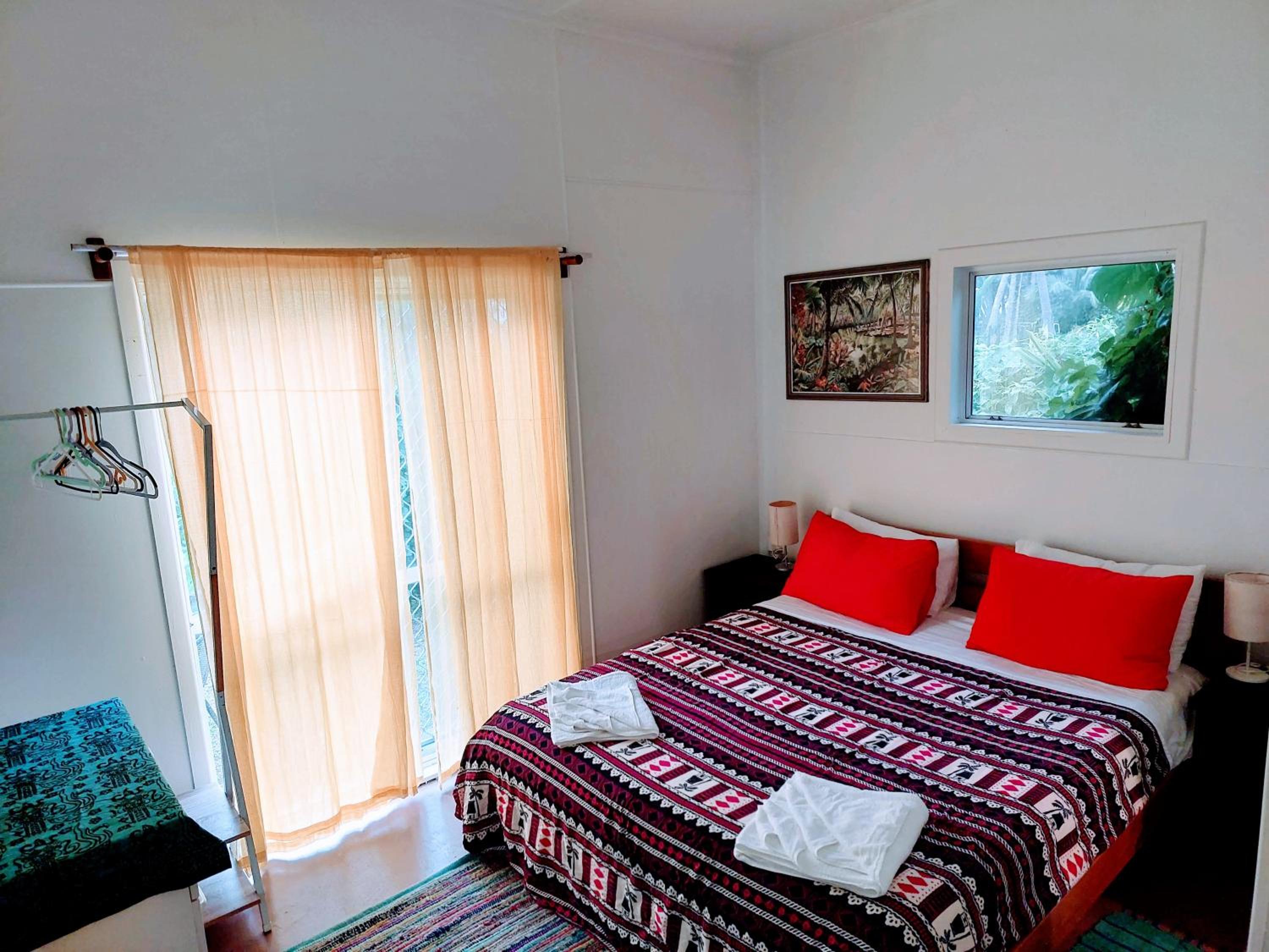 Barefoot Base Tupapa