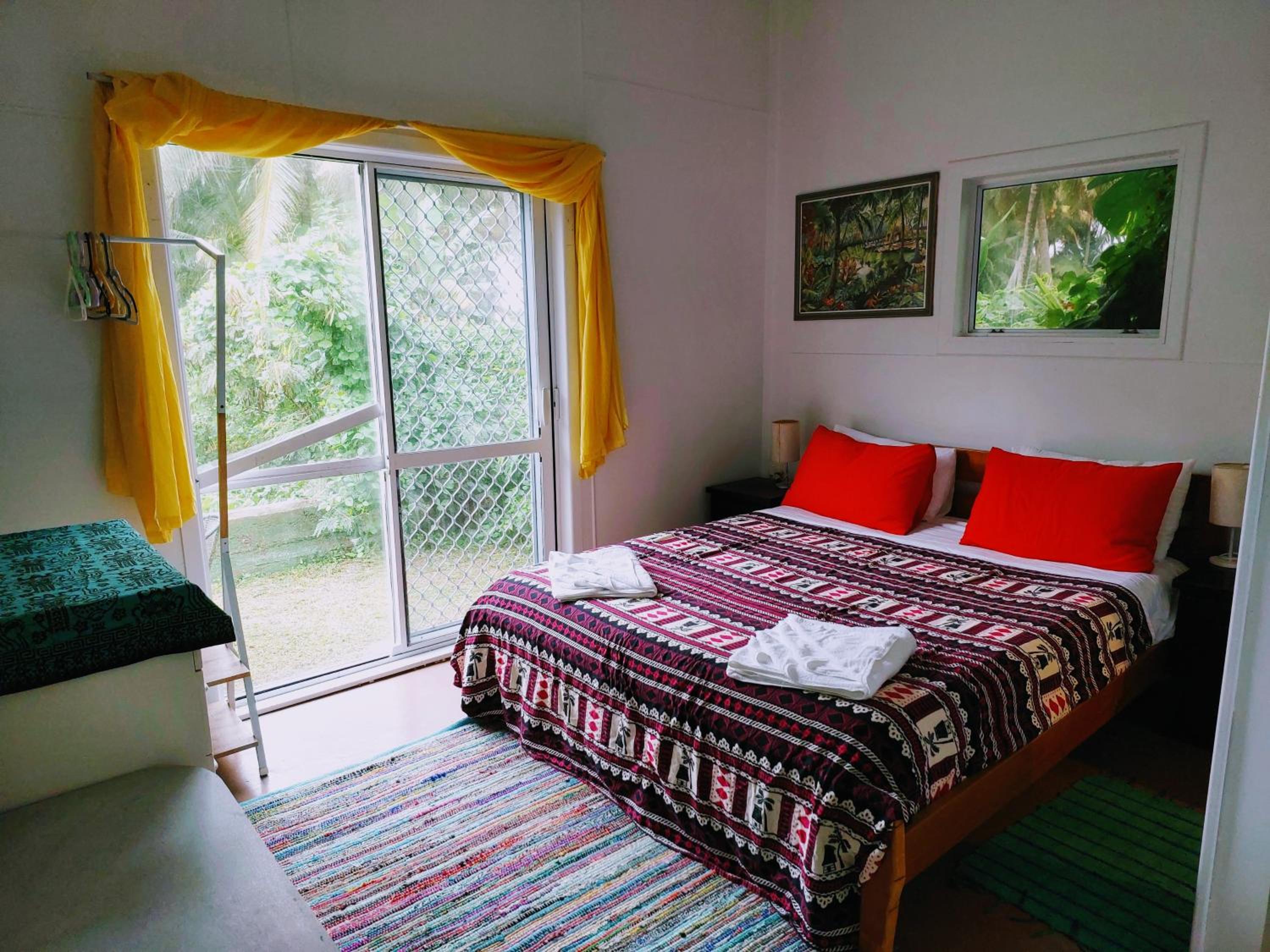 Barefoot Base Tupapa
