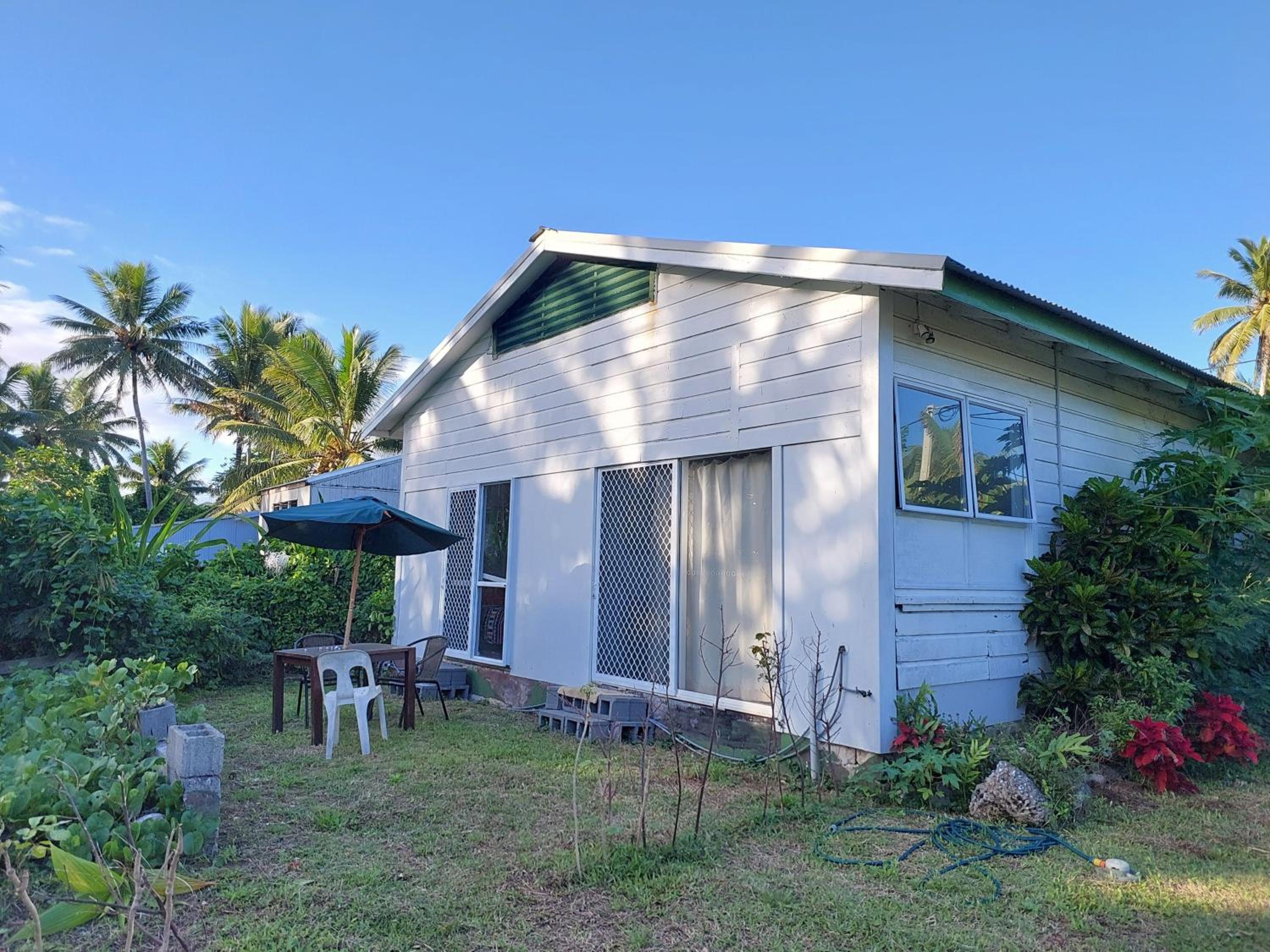 Barefoot Base Tupapa