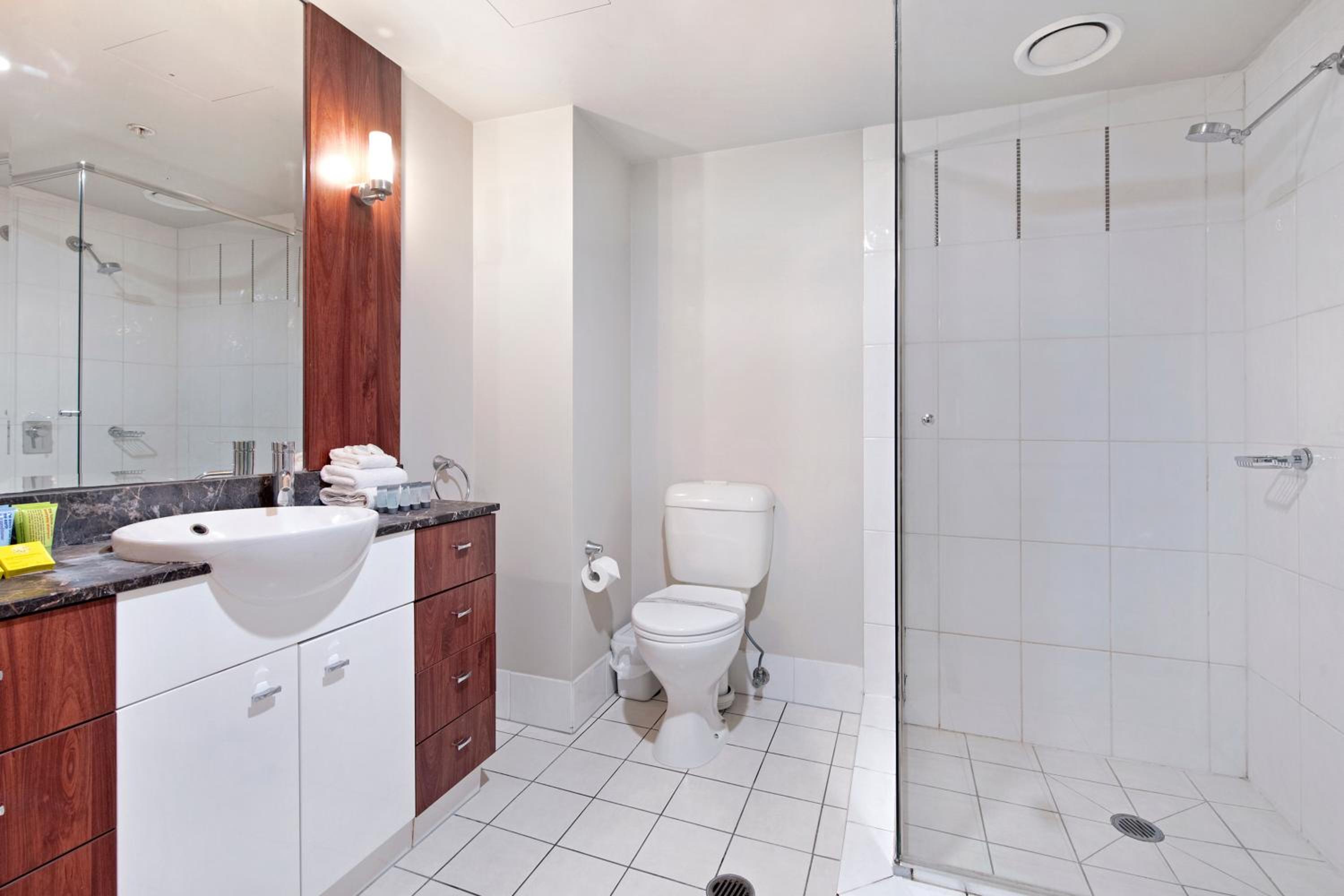 Chevron Renaissance Apartments - Hosted by Wow Stay