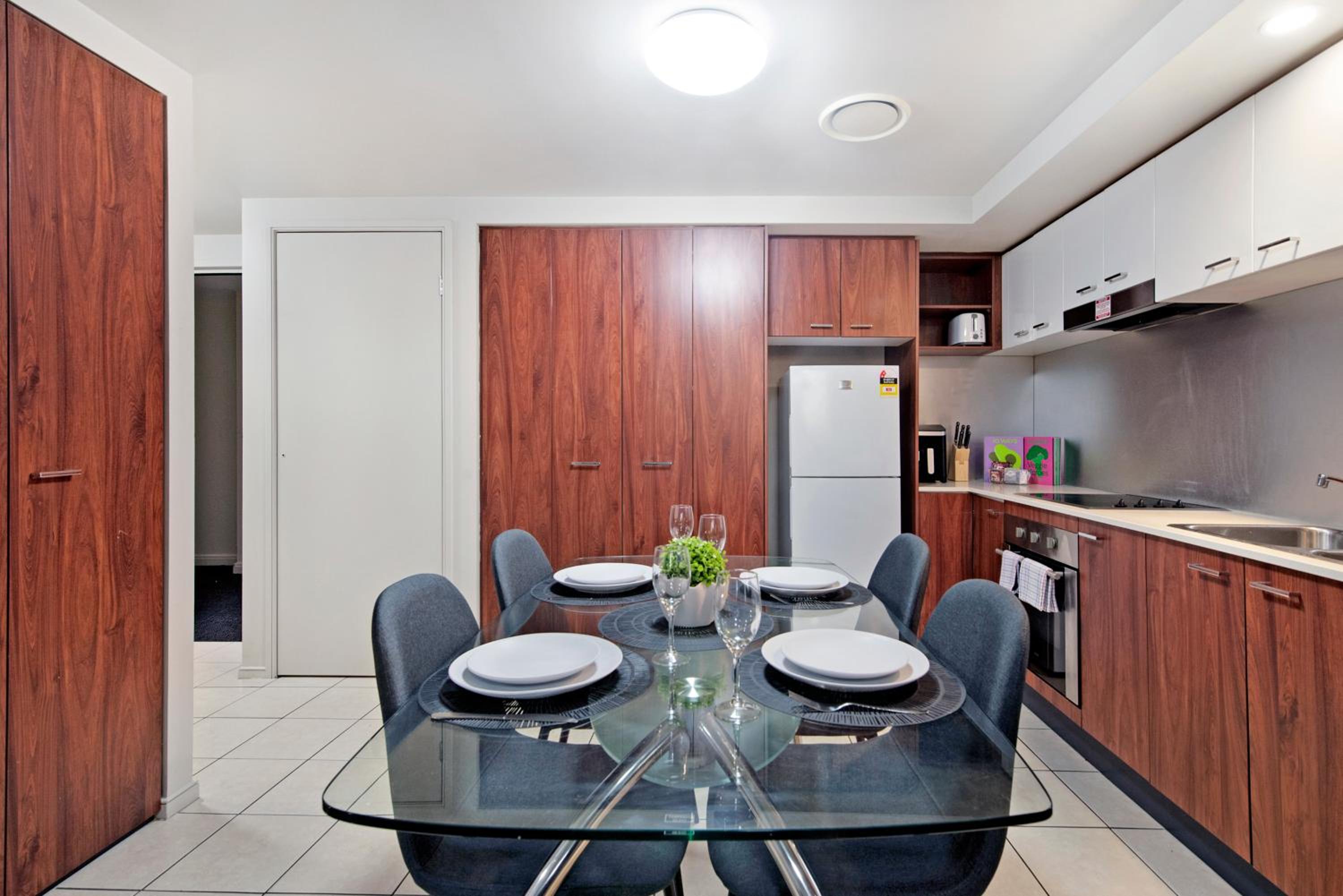 Chevron Renaissance Apartments - Hosted by Wow Stay